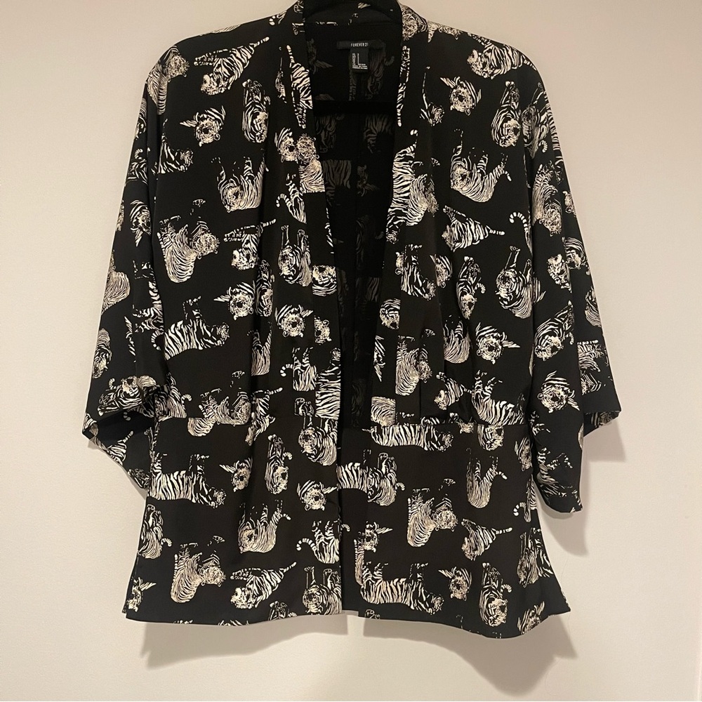 Forever 21 Kimono Size Small Tiger Print Jacket black white